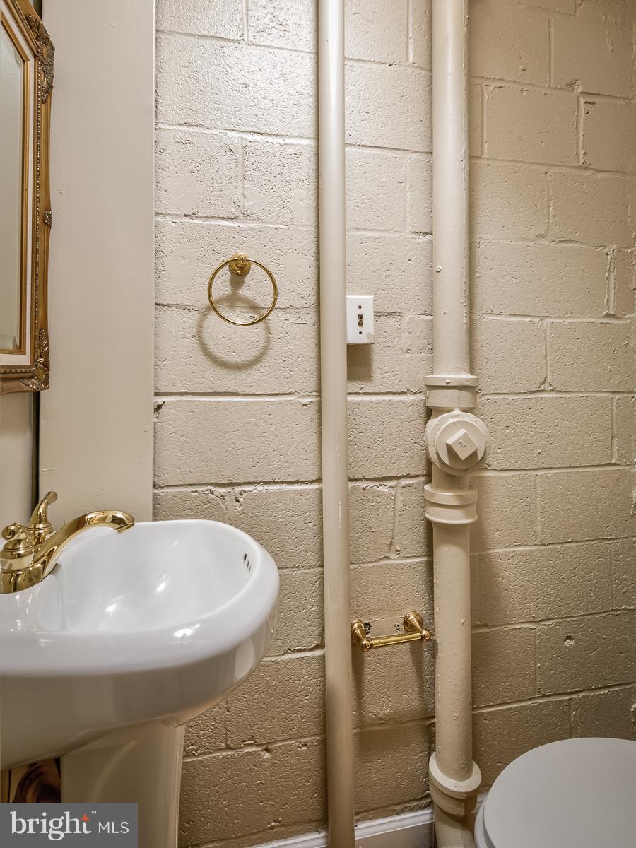 10626 Ashby Place Fairfax, VA 22030 - Photo 26 of 27 Bath