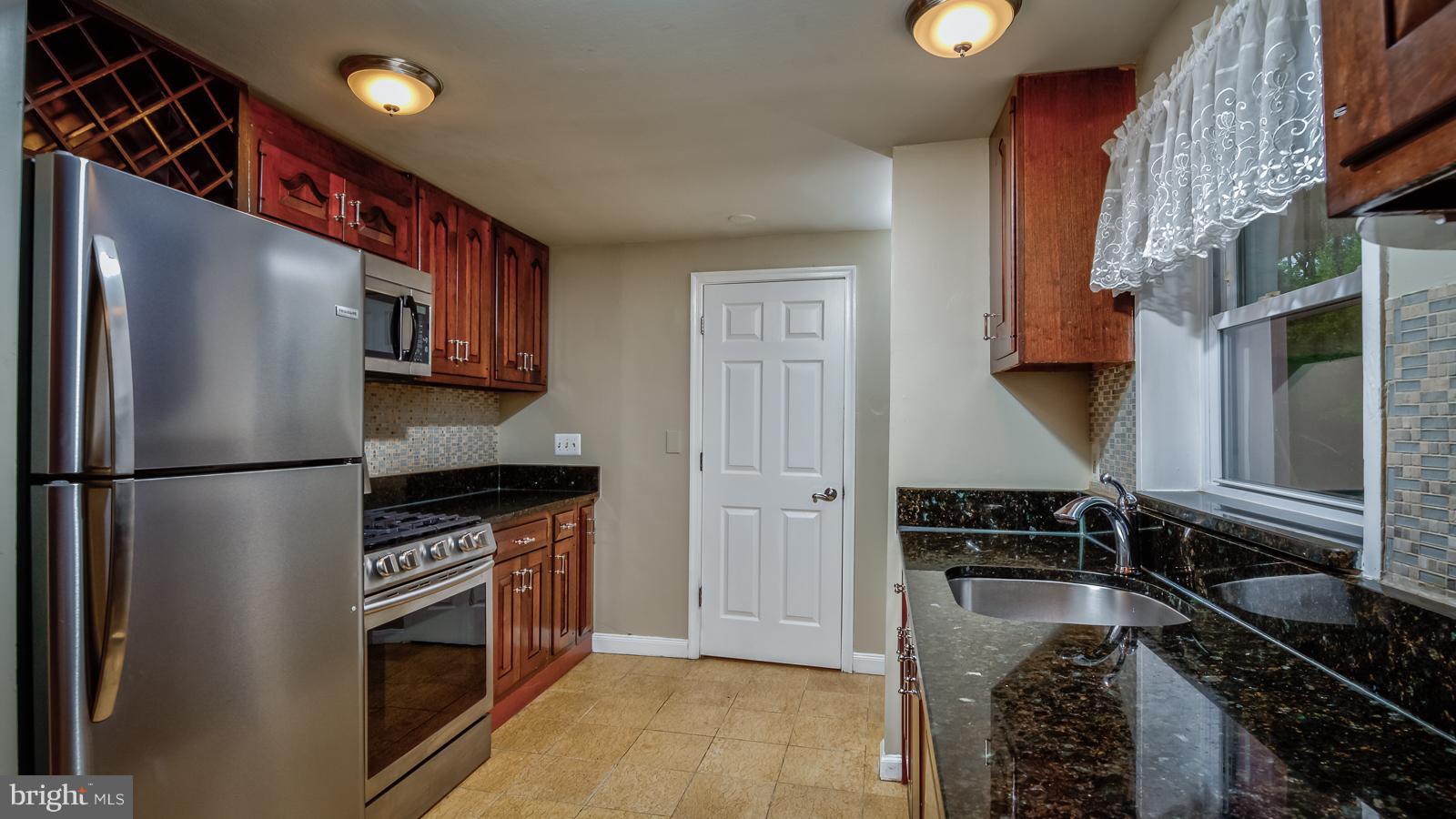 10626 Ashby Place Fairfax, VA 22030 - Photo 3 of 27 Kitchen
