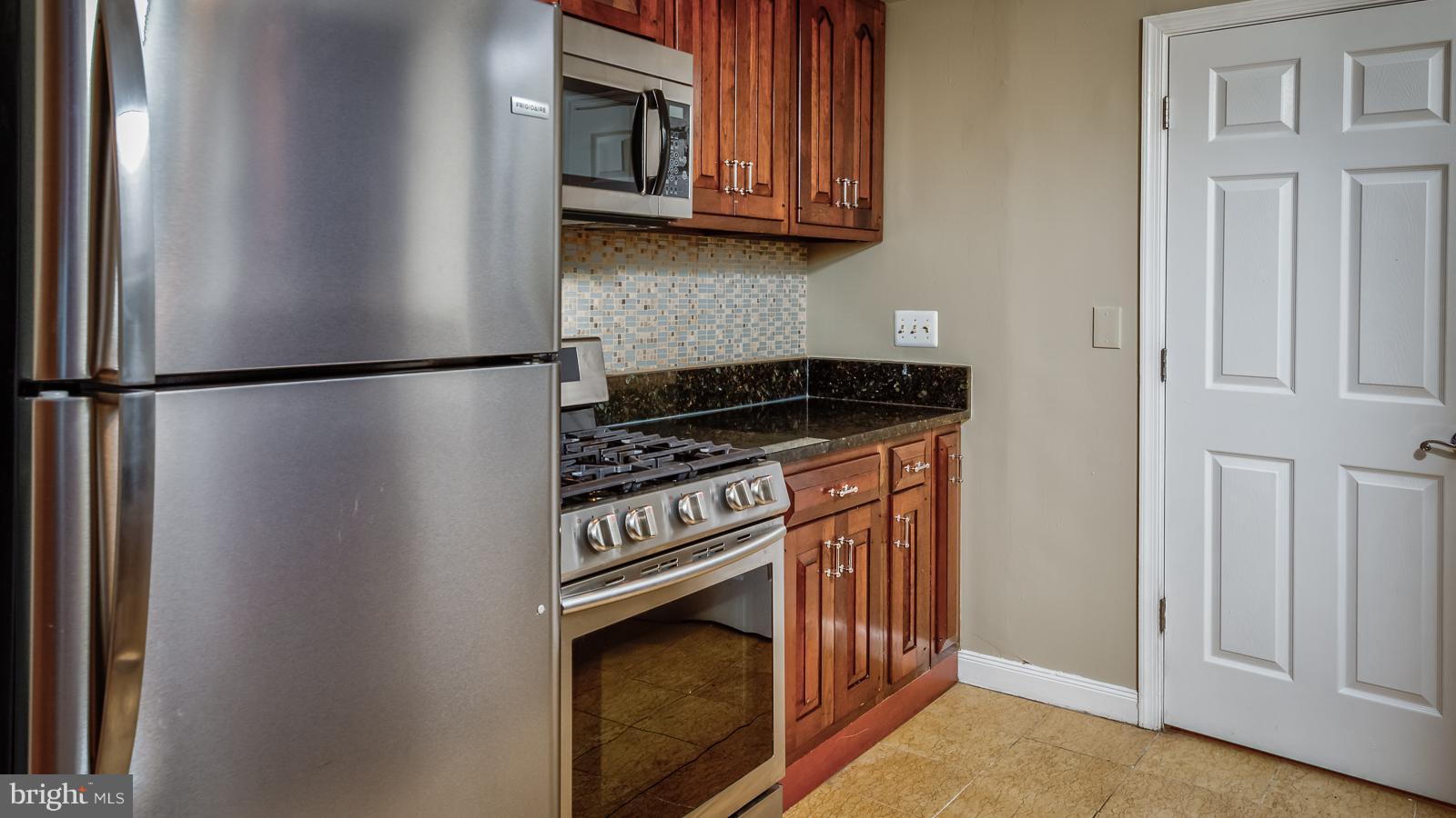 10626 Ashby Place Fairfax, VA 22030 - Photo 4 of 27 Kitchen