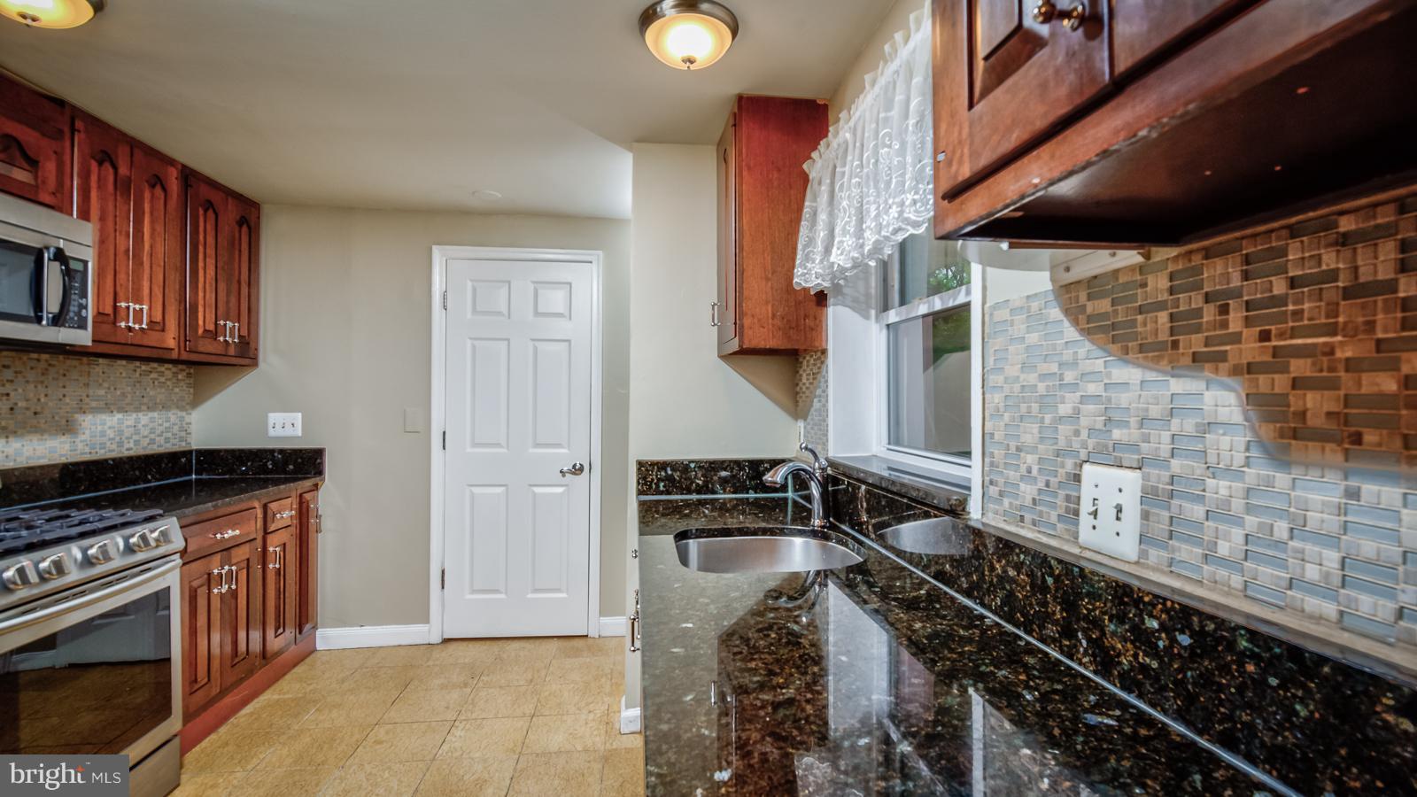10626 Ashby Place Fairfax, VA 22030 - Photo 5 of 27 Kitchen