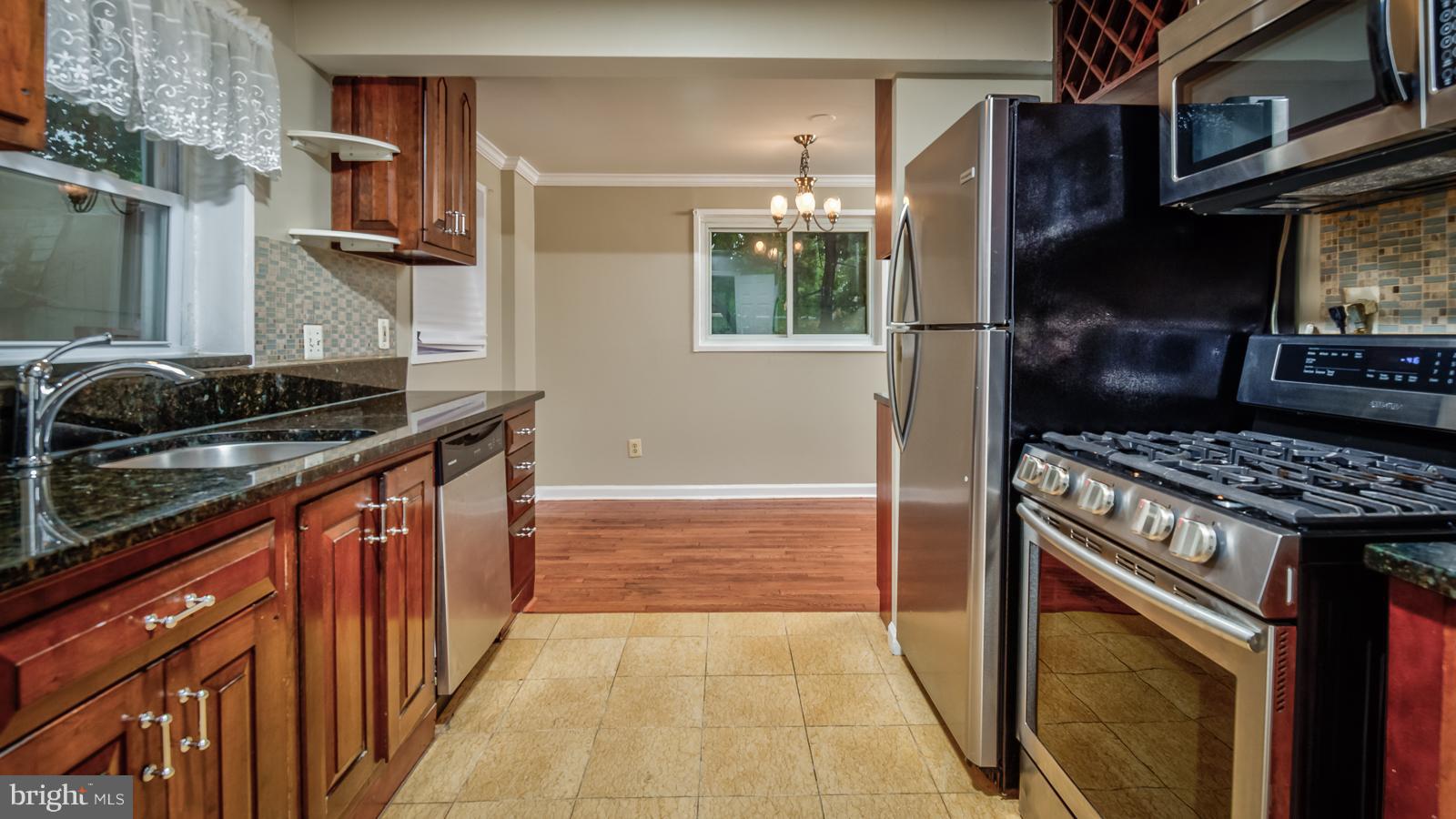 10626 Ashby Place Fairfax, VA 22030 - Photo 6 of 27 Interior (General)