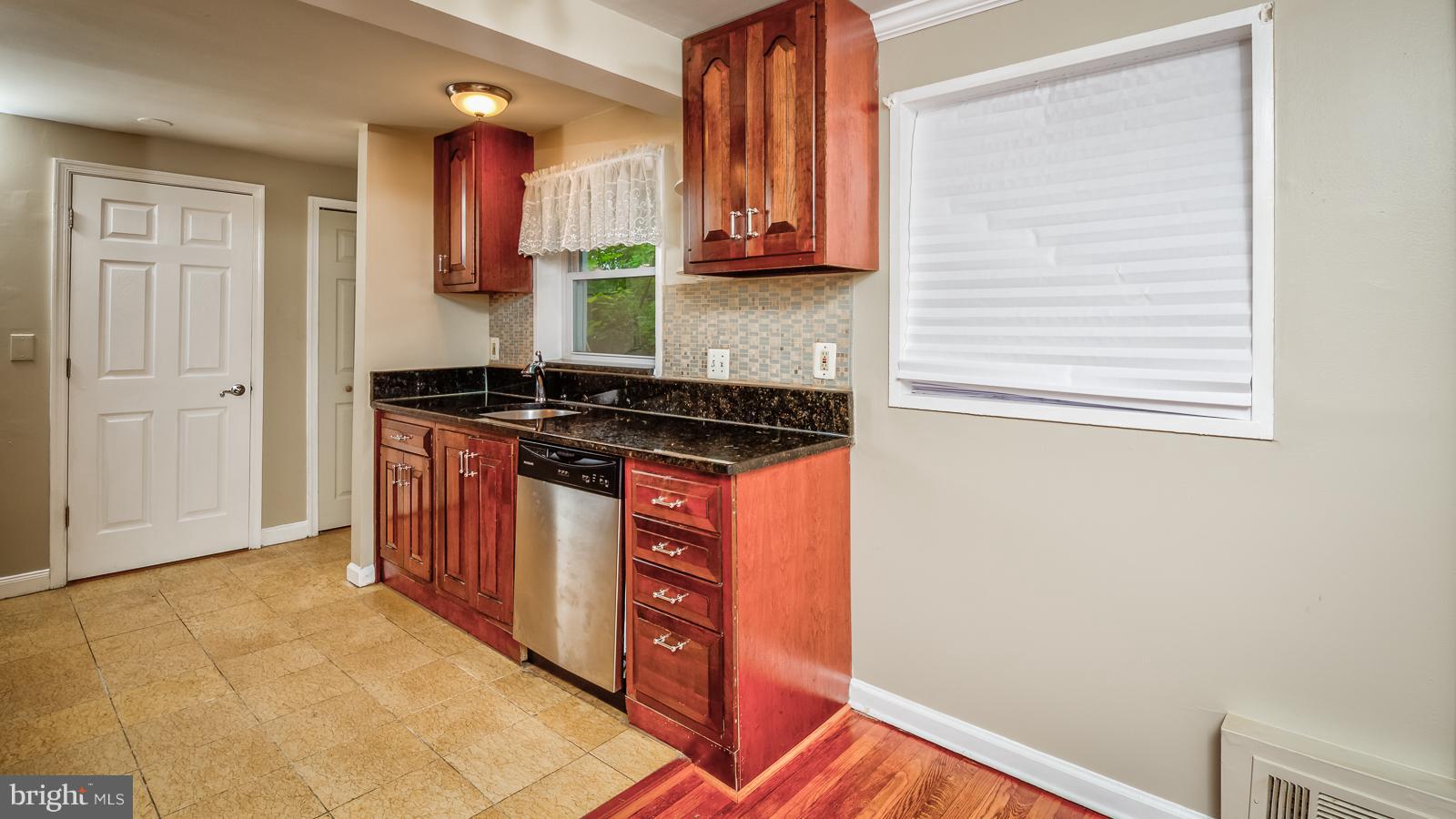 10626 Ashby Place Fairfax, VA 22030 - Photo 7 of 27 Kitchen