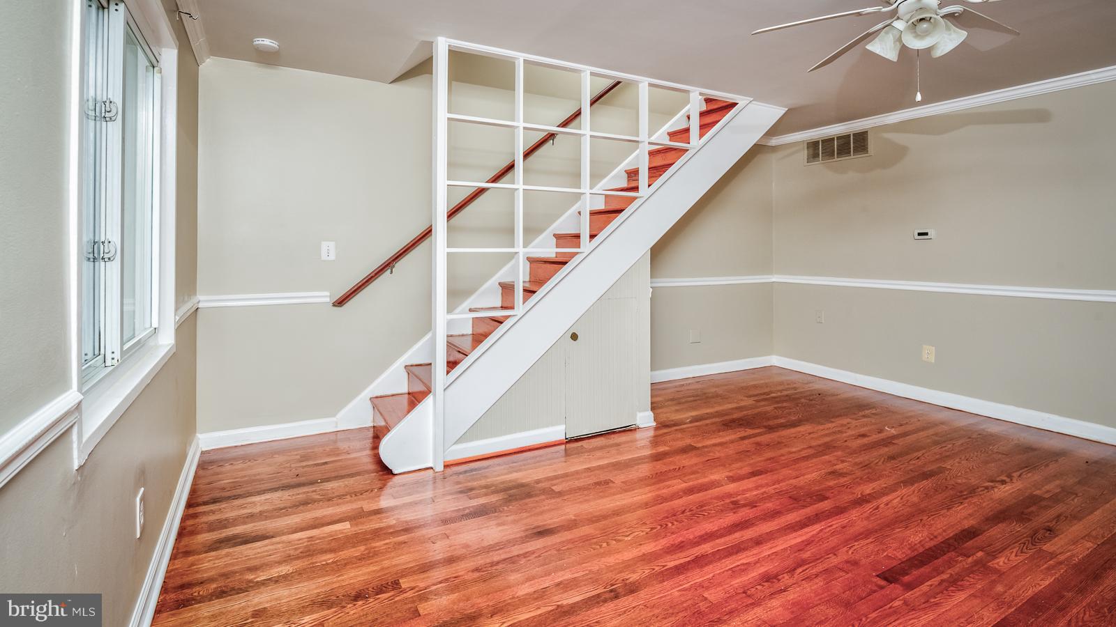 10626 Ashby Place Fairfax, VA 22030 - Photo 8 of 27 Living Room