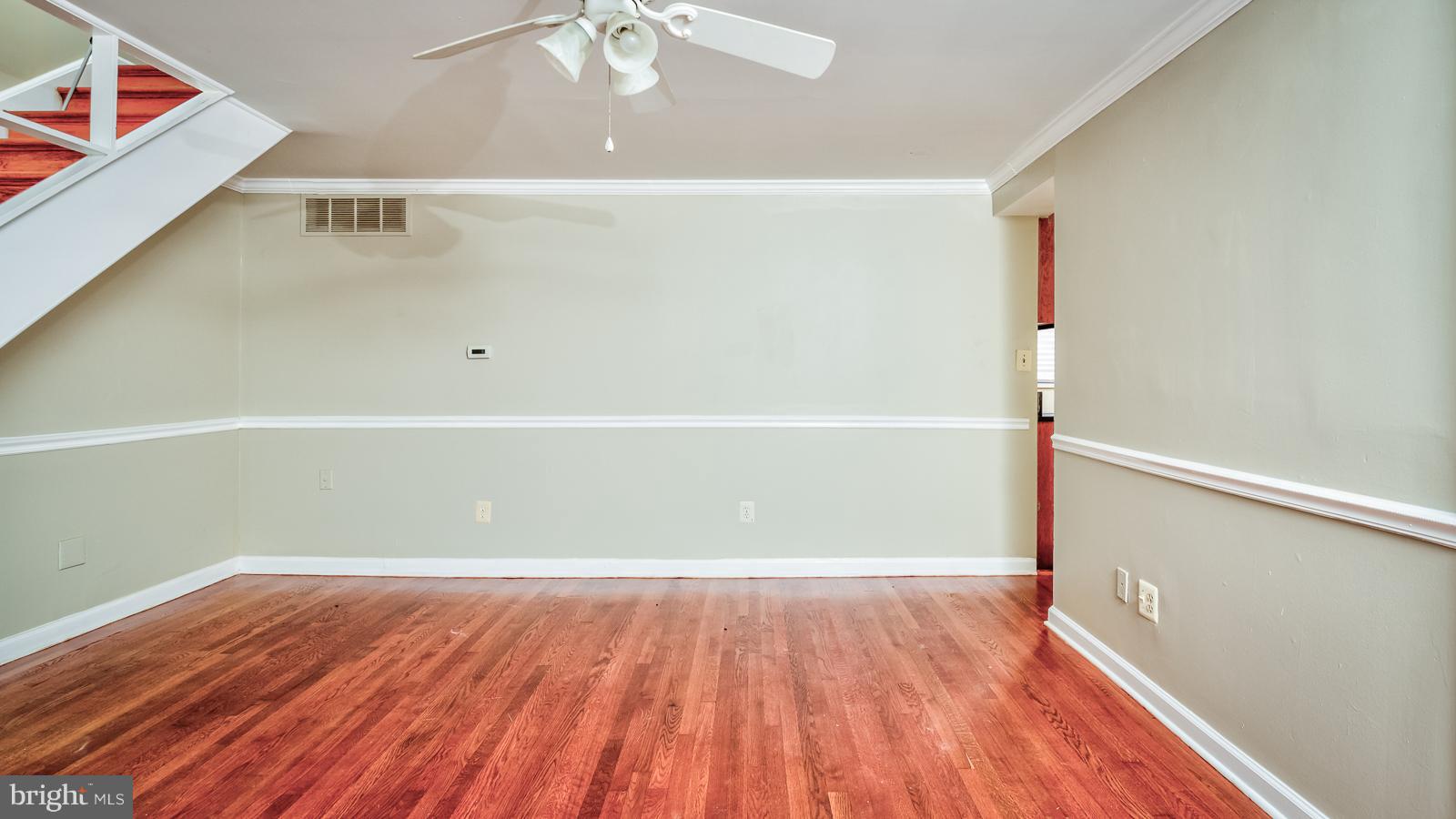 10626 Ashby Place Fairfax, VA 22030 - Photo 9 of 27 Living Room