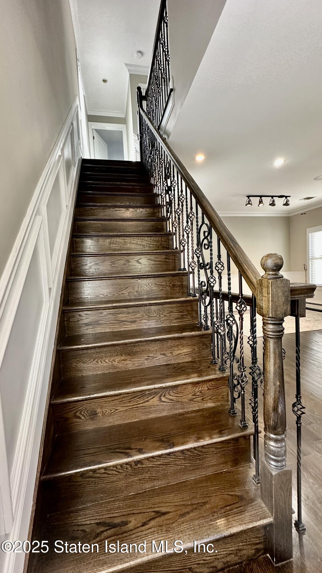 998 Annadale Road Staten Island, NY 10312 - Photo 20 of 46 a view of entryway