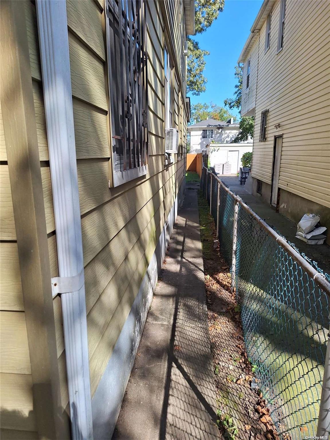 109-29 Union Hall Street Queens, NY 11433 - Photo 3 of 20 Right side to back yard