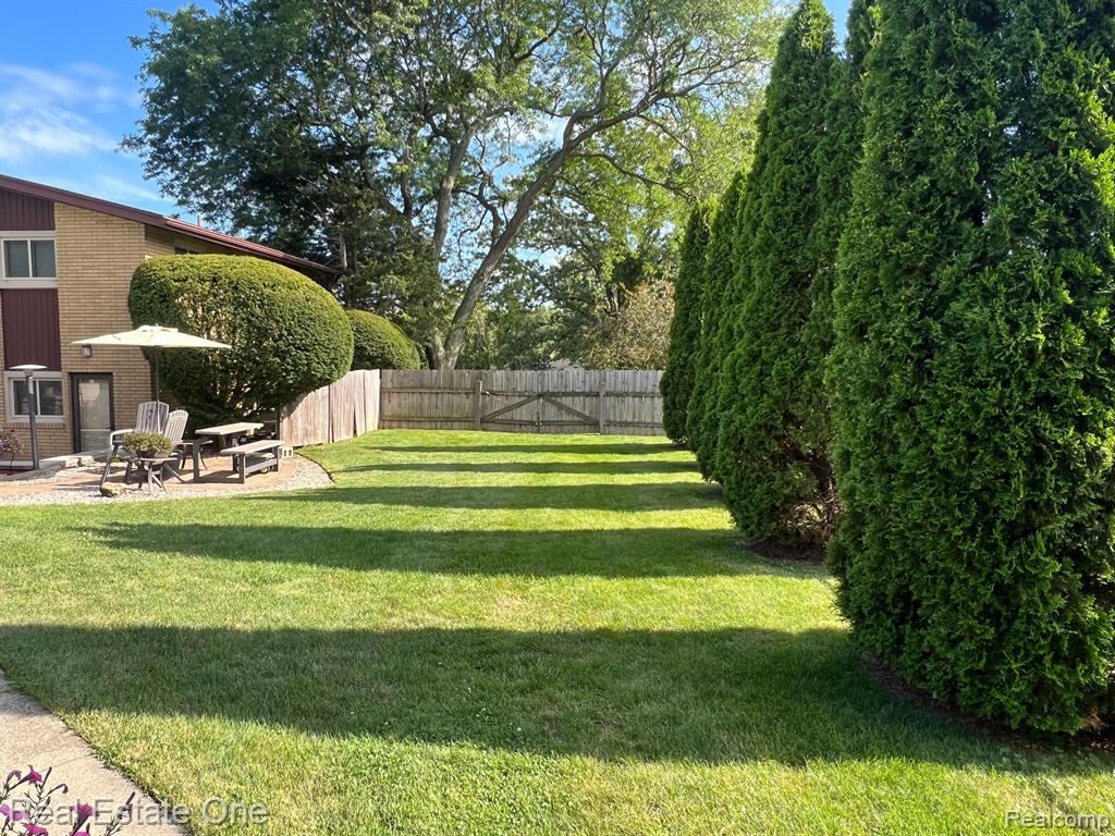 2822 West Tienken Road Rochester Hills, MI 48306 - Photo 4 of 16