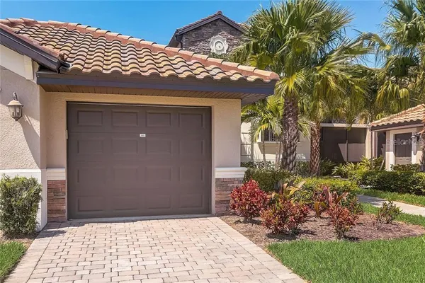 $2,200 | 5517 Palmer Circle, Unit 203, Bradenton, FL 34211