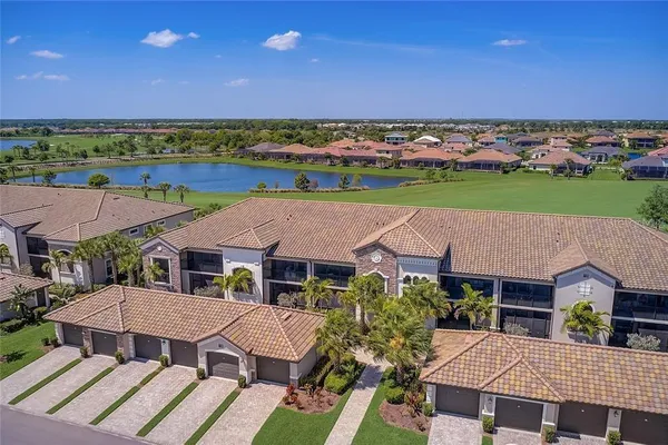 $2,200 | 5517 Palmer Circle, Unit 203, Bradenton, FL 34211