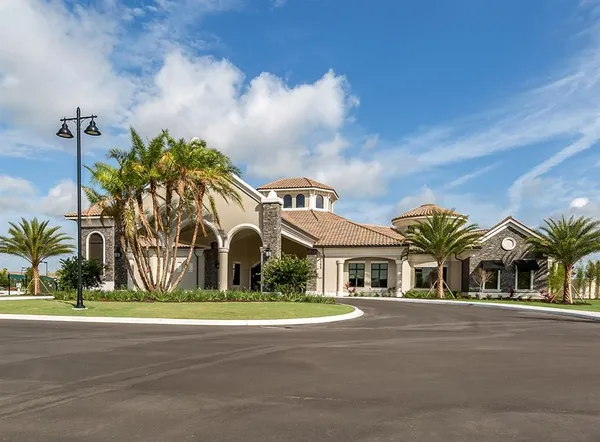 $2,200 | 5517 Palmer Circle, Unit 203, Bradenton, FL 34211