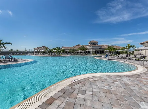 $2,200 | 5517 Palmer Circle, Unit 203, Bradenton, FL 34211