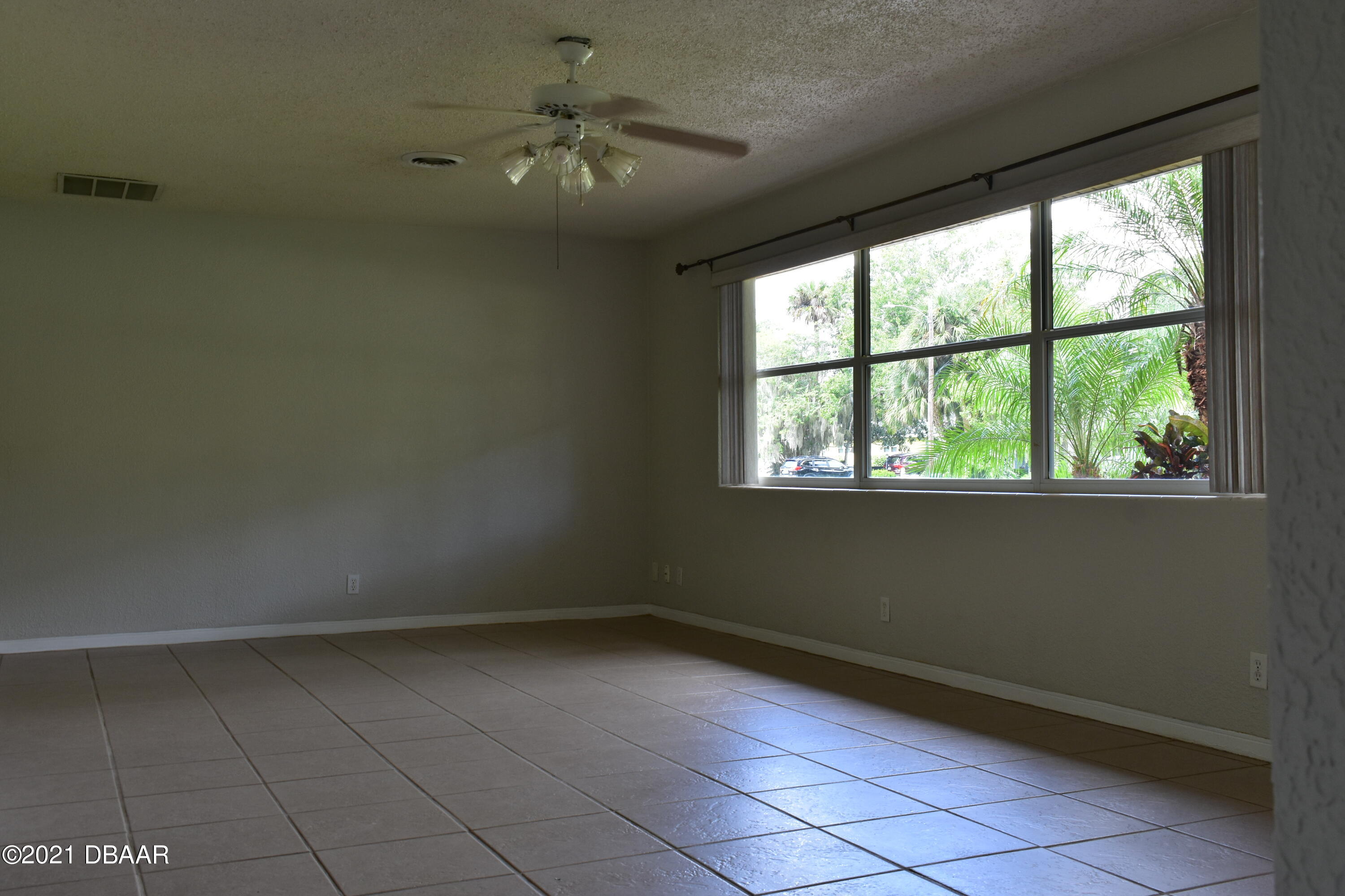 863 Pineapple Road South Daytona, FL 32119 - Photo 2 of 12 DSC_1013