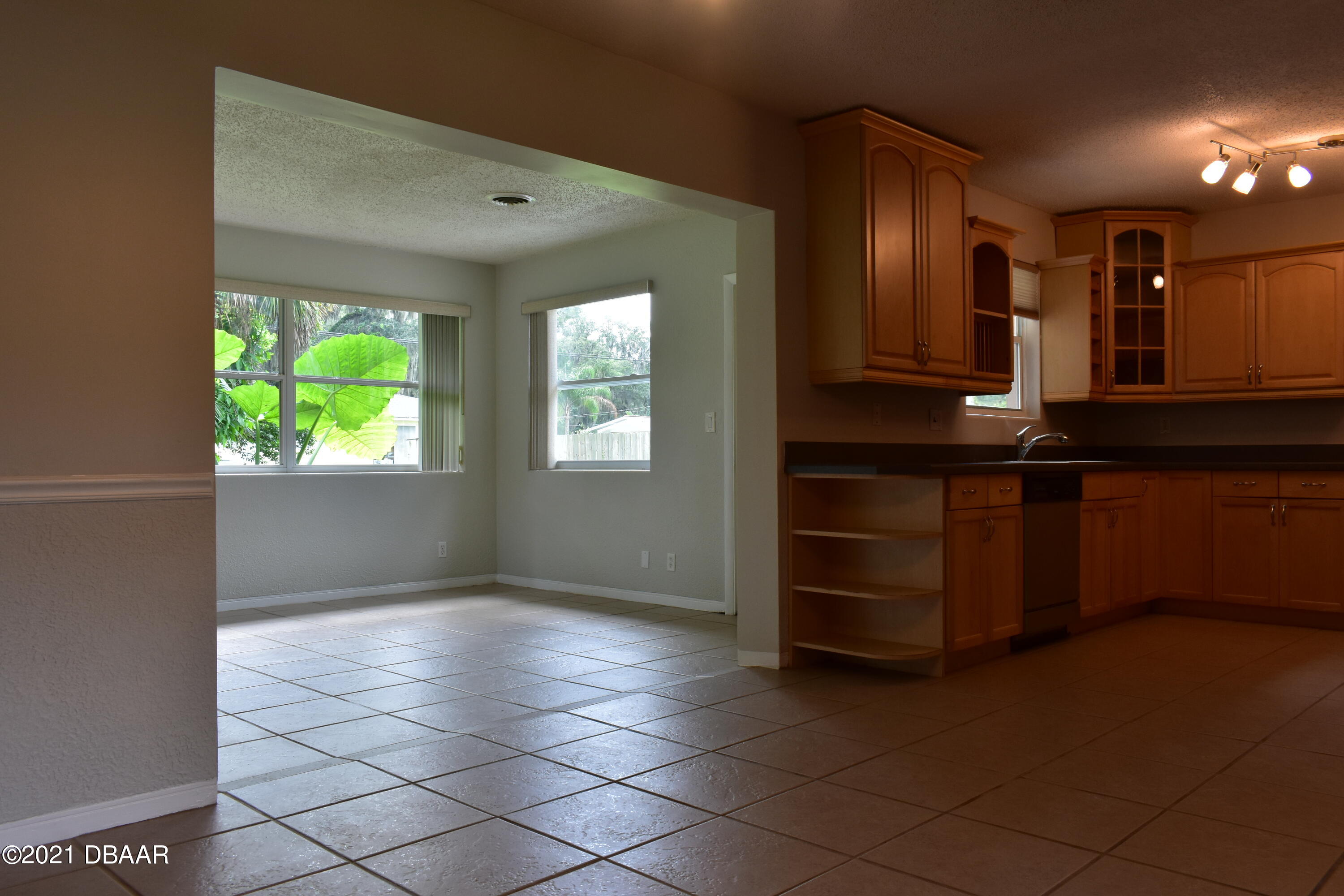 863 Pineapple Road South Daytona, FL 32119 - Photo 4 of 12 DSC_1022