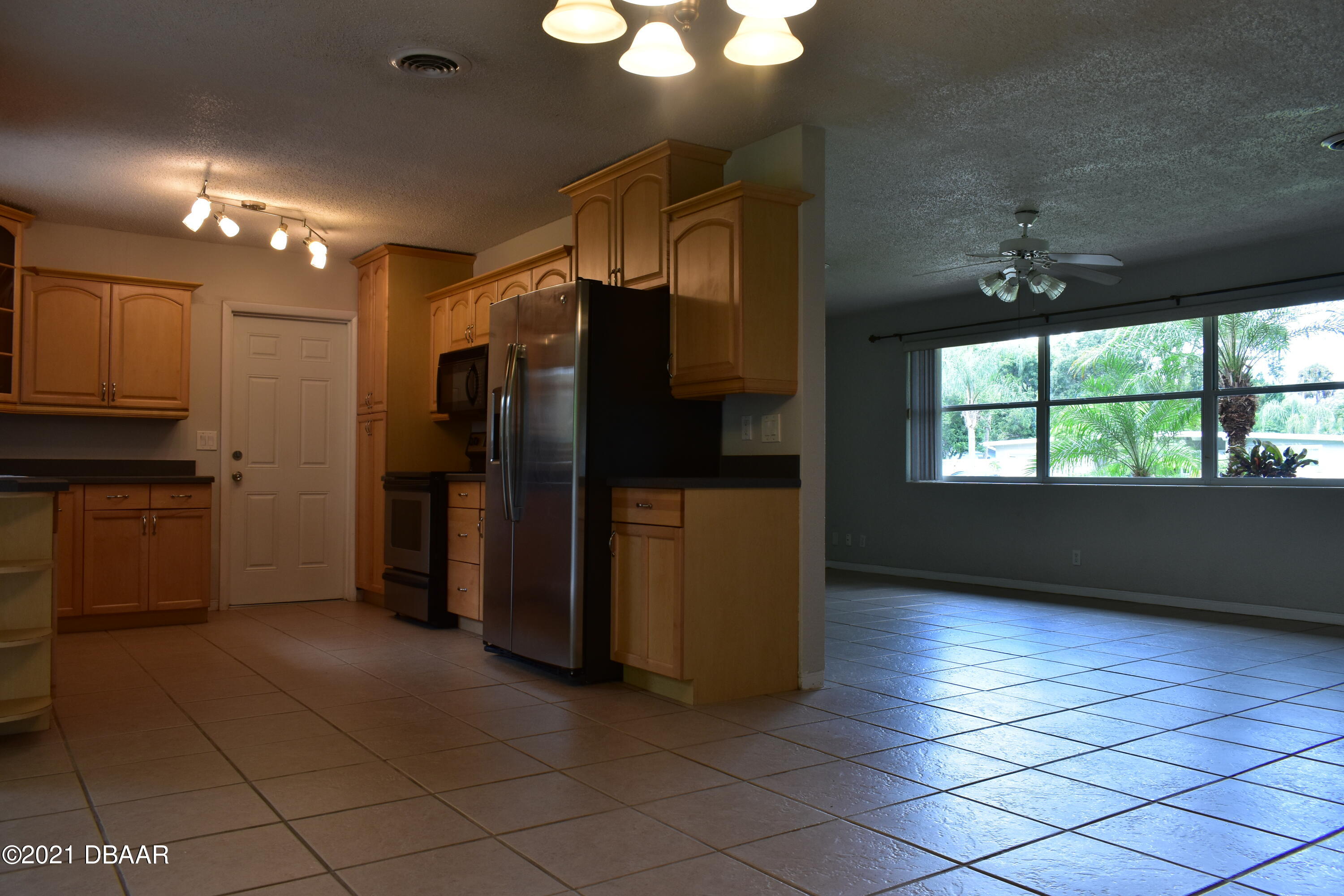 863 Pineapple Road South Daytona, FL 32119 - Photo 5 of 12 DSC_1025