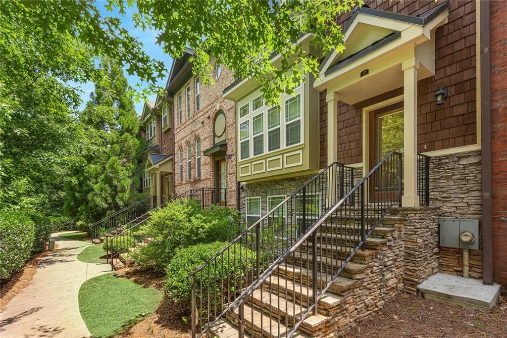 a view of a house with a backyard