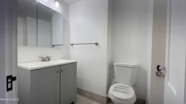 an entryway in a hallway