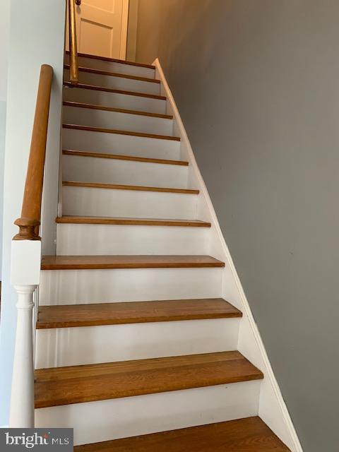 821 Colwell Road Swarthmore, PA 19081 - Photo 9 of 37 Stairs leading to Upper Level