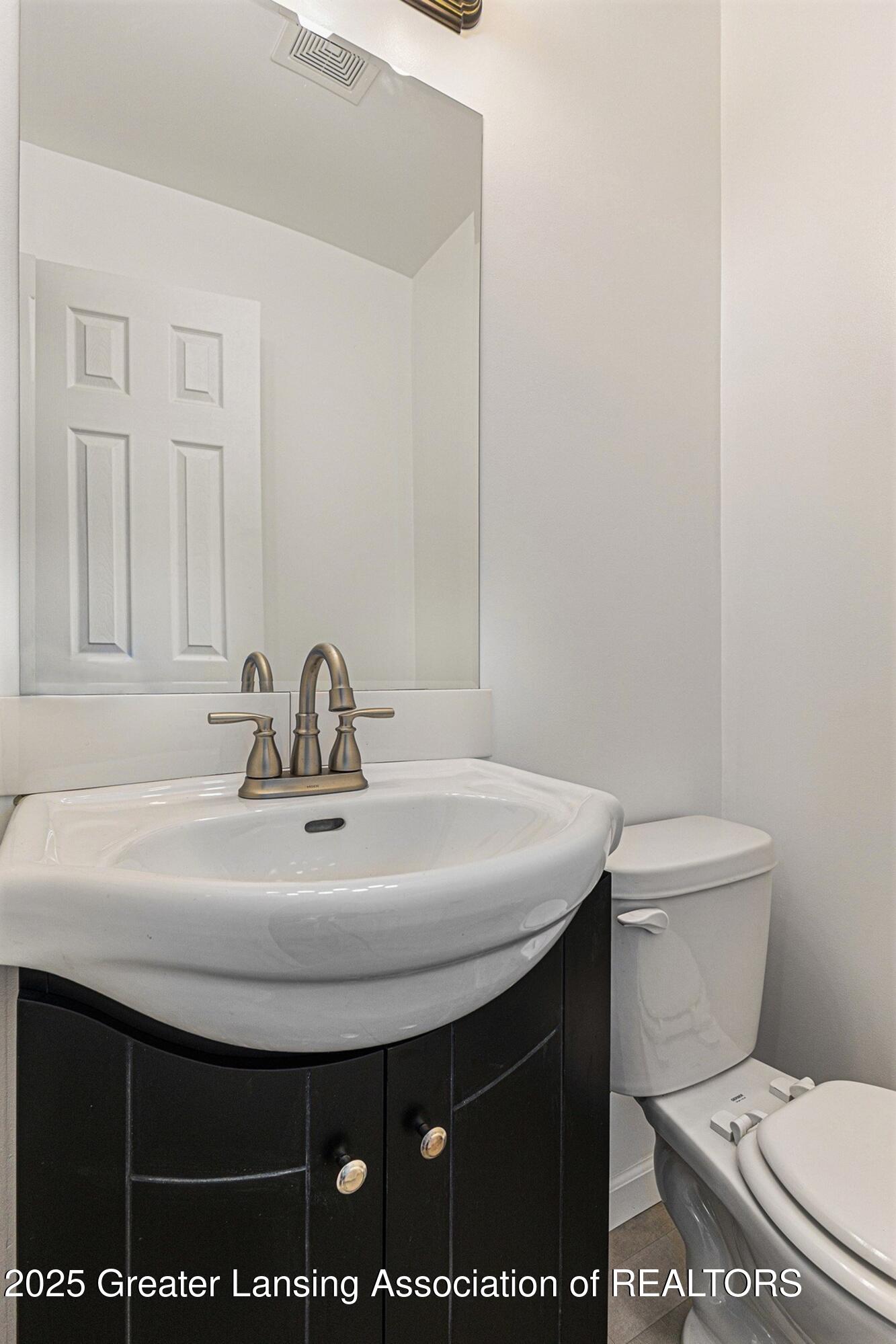 1766 East Lake Lansing Road Haslett, MI 48840 - Photo 10 of 15 007_file_497