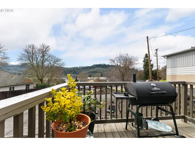 $265,000 | 2046 Northeast Freemont Avenue, Roseburg, OR 97470