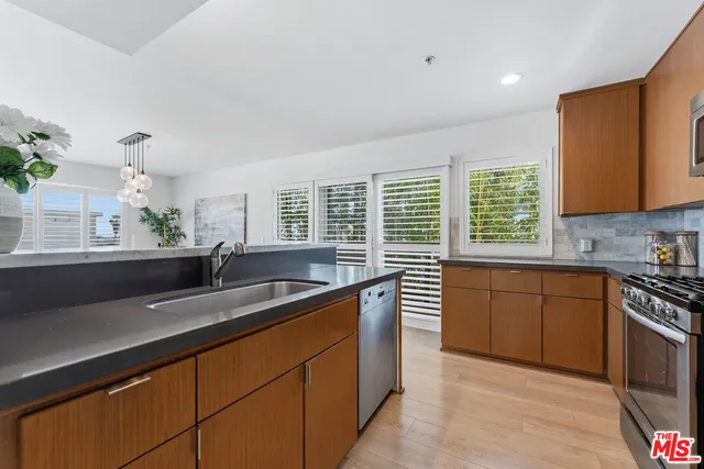 $1,649,000 | 1214 14th Street, Unit 204, Santa Monica, CA 90404