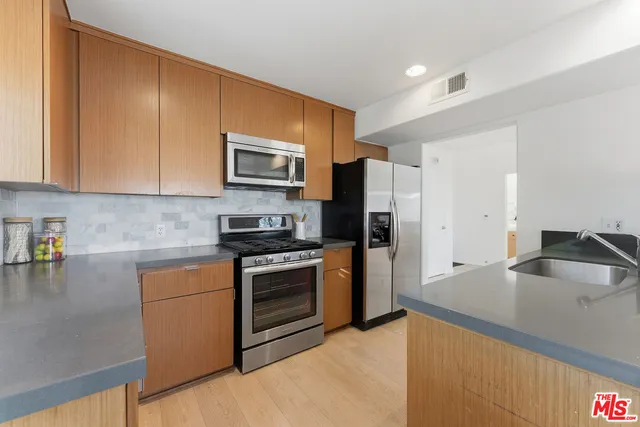 $1,649,000 | 1214 14th Street, Unit 204, Santa Monica, CA 90404