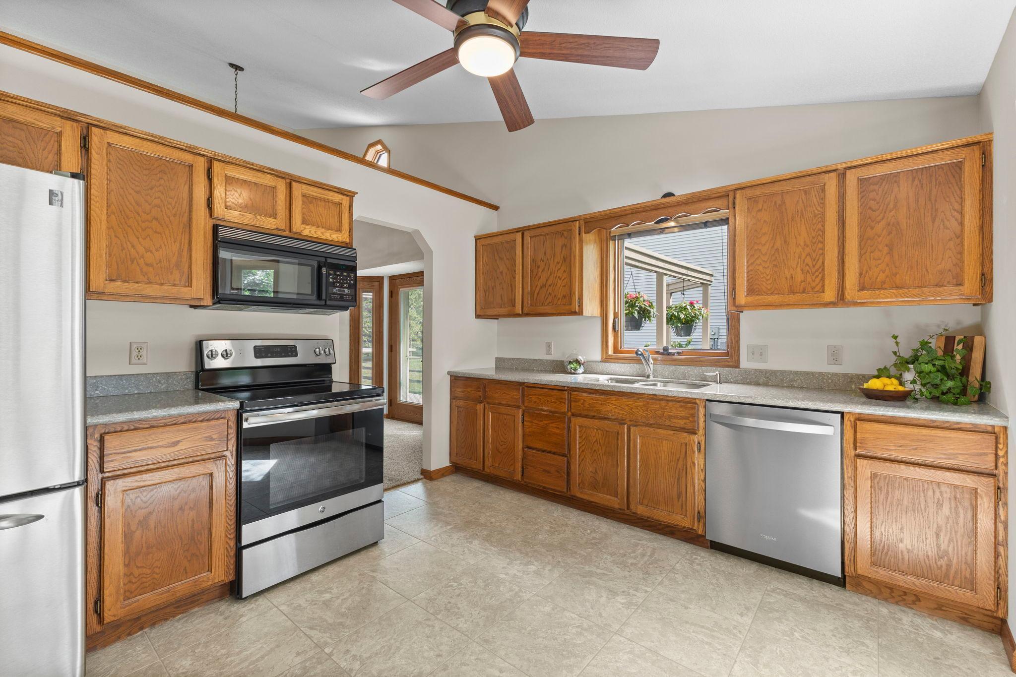 987 Kettle Creek Road Eagan, MN 55123 - Photo 4 of 50 Gallery Image 4