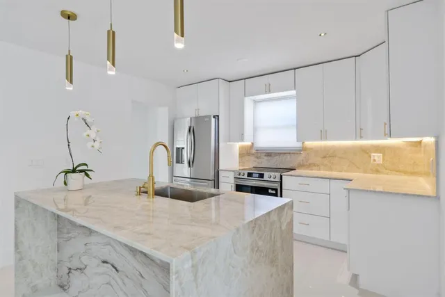 $665,000 | 3349 El Vedado Court East, West Palm Beach, FL 33405