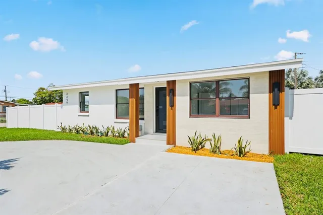 $665,000 | 3349 El Vedado Court East, West Palm Beach, FL 33405