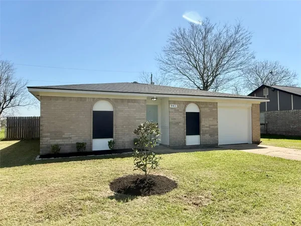 $1,495 | 941 South Walker Street, Angleton, TX 77515