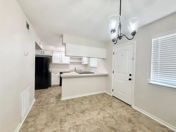 $1,495 | 941 South Walker Street, Angleton, TX 77515