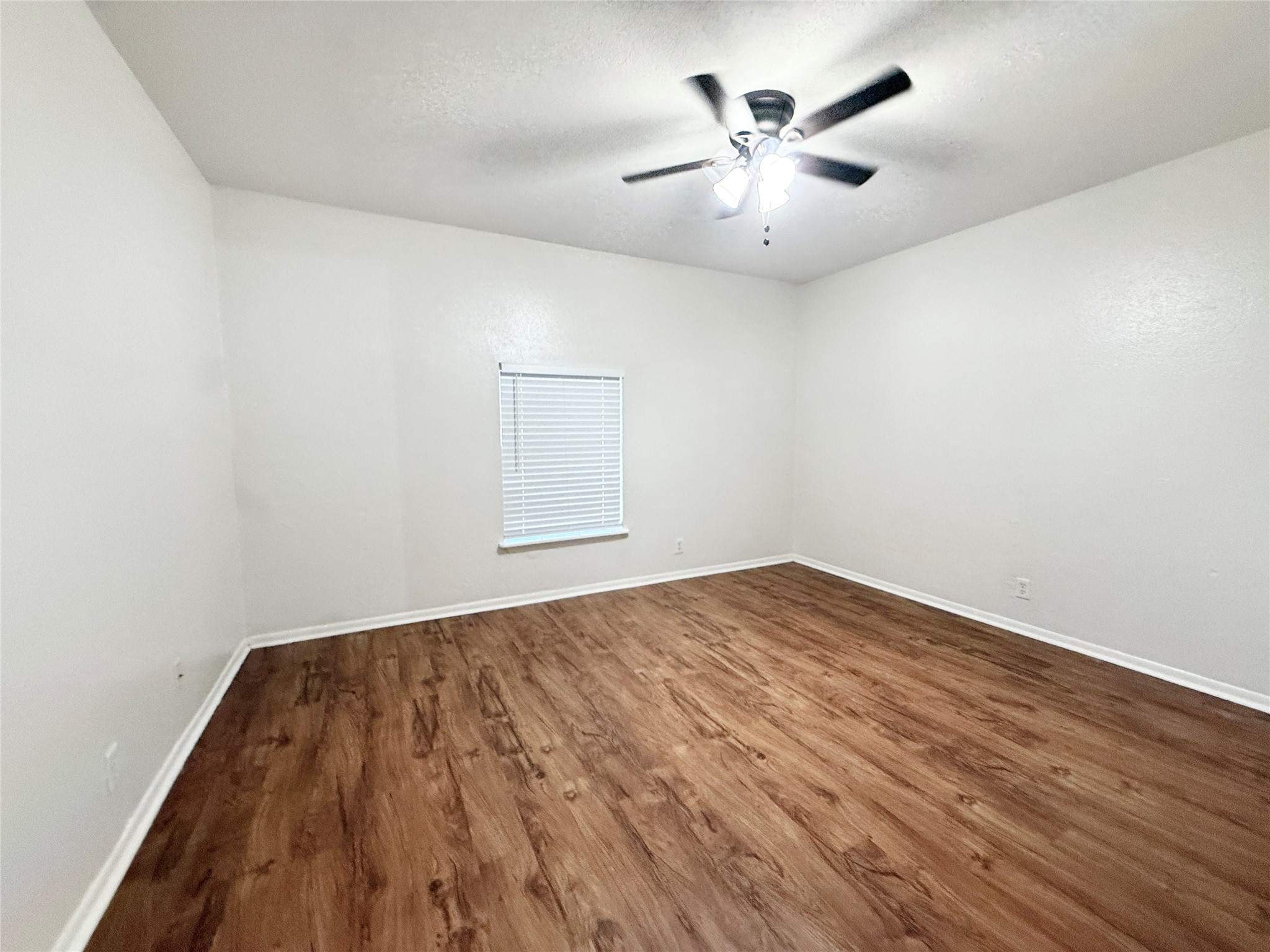 941 South Walker Street Angleton, TX 77515 - Photo 12 of 22