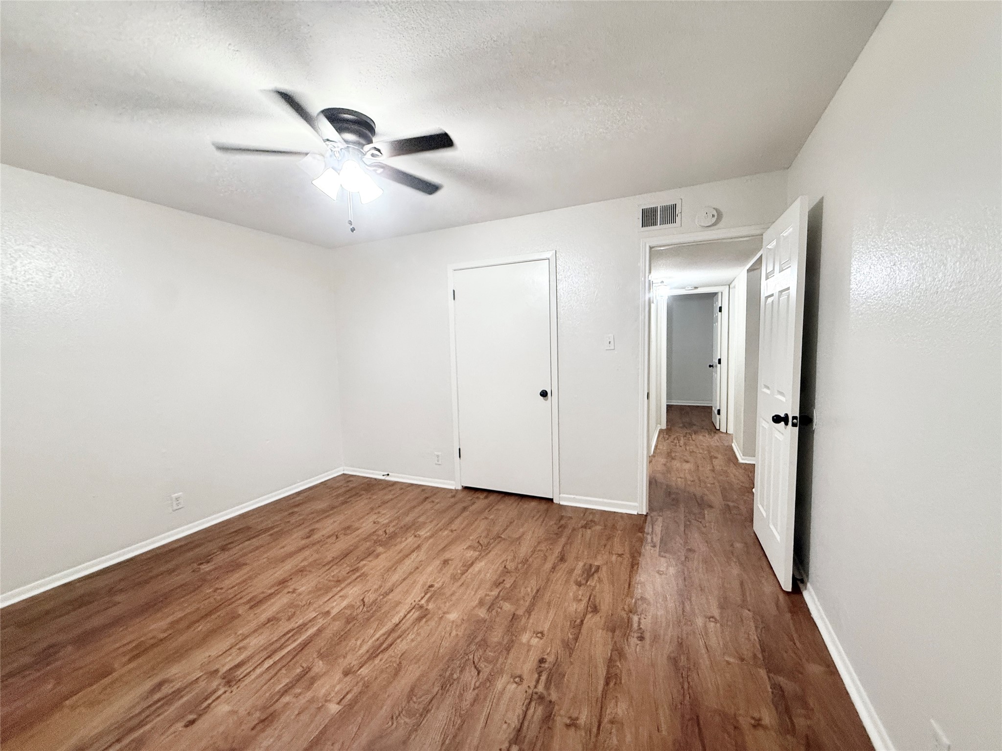 941 South Walker Street Angleton, TX 77515 - Photo 13 of 22