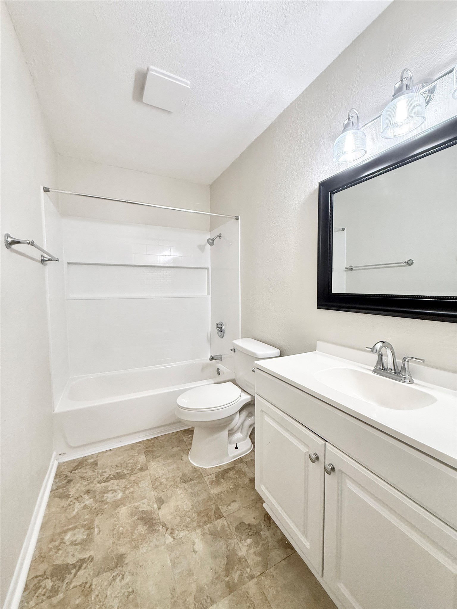 941 South Walker Street Angleton, TX 77515 - Photo 15 of 22