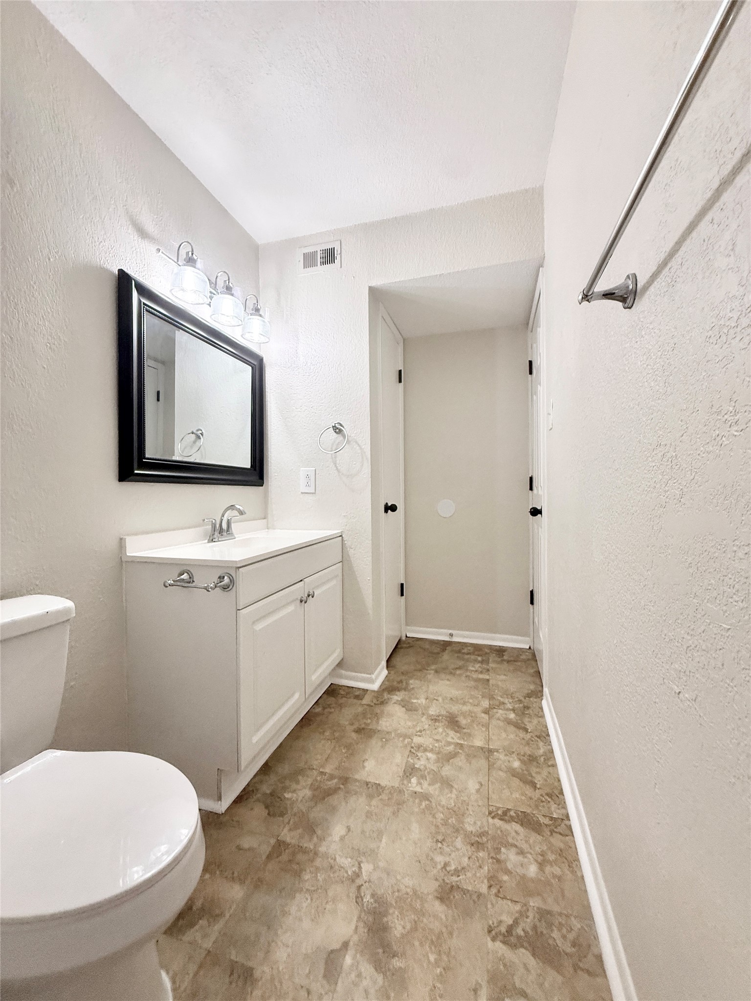 941 South Walker Street Angleton, TX 77515 - Photo 16 of 22