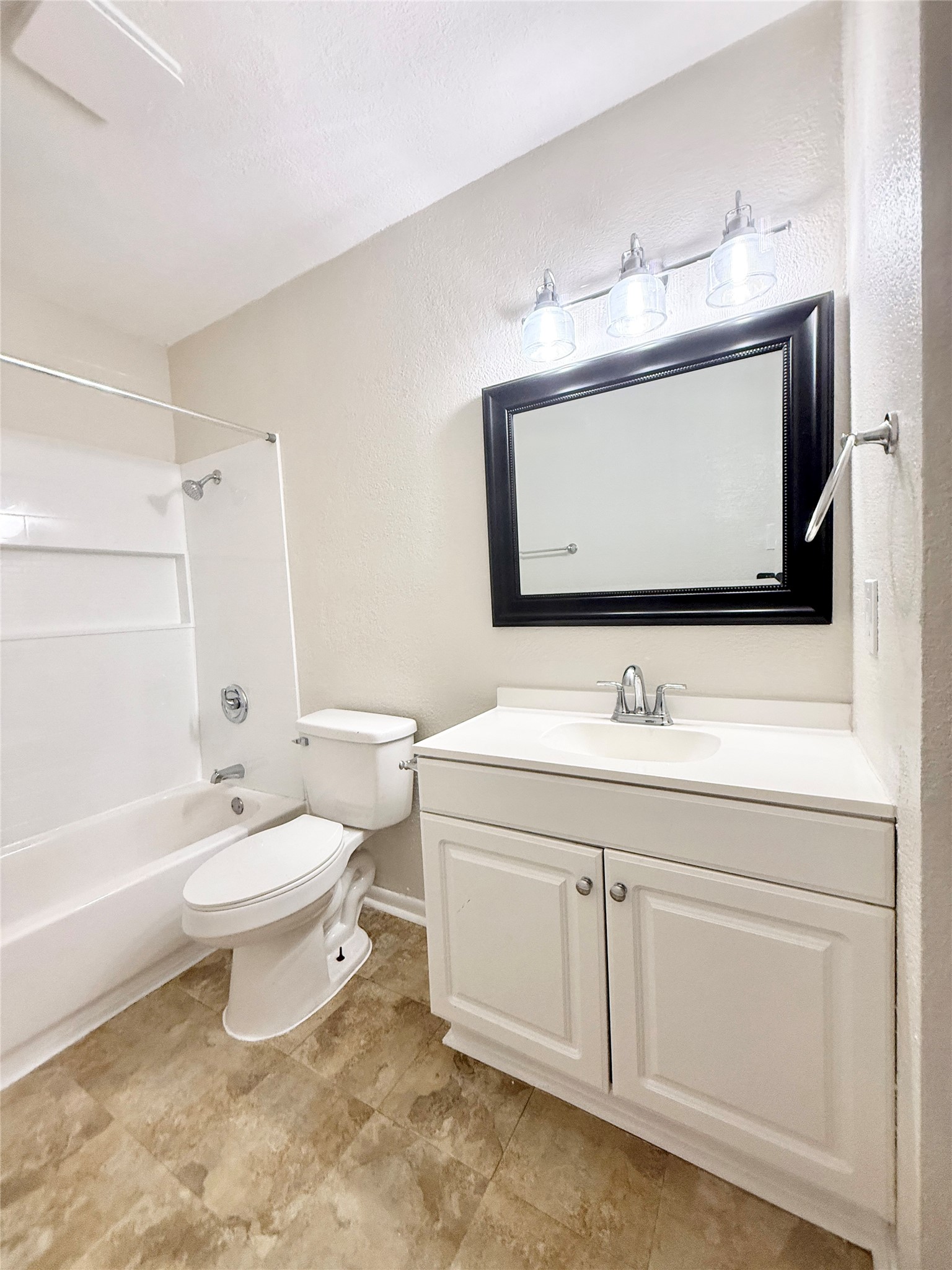 941 South Walker Street Angleton, TX 77515 - Photo 17 of 22