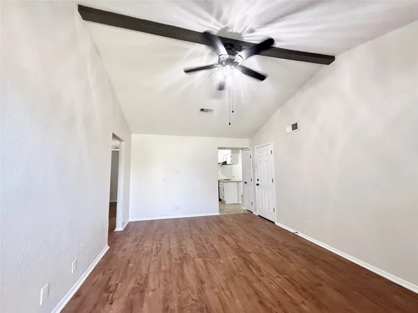 $1,495 | 941 South Walker Street, Angleton, TX 77515