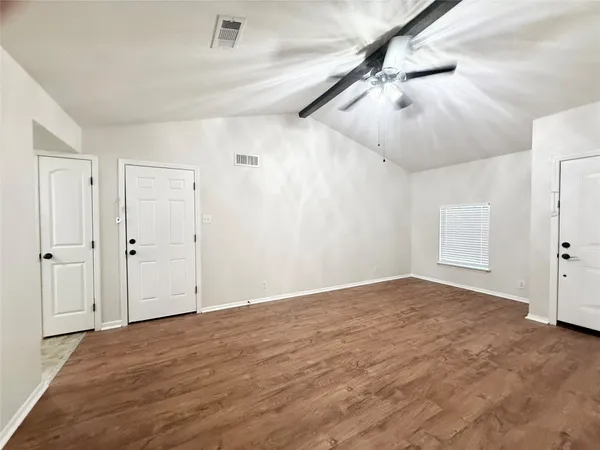 $1,495 | 941 South Walker Street, Angleton, TX 77515