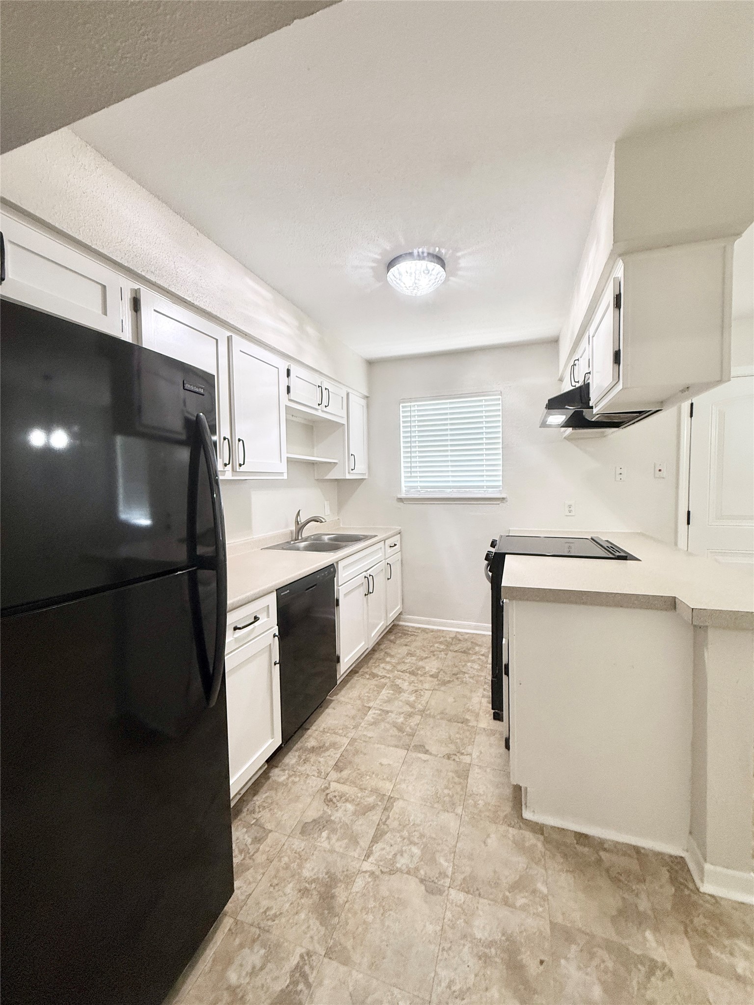 941 South Walker Street Angleton, TX 77515 - Photo 6 of 22