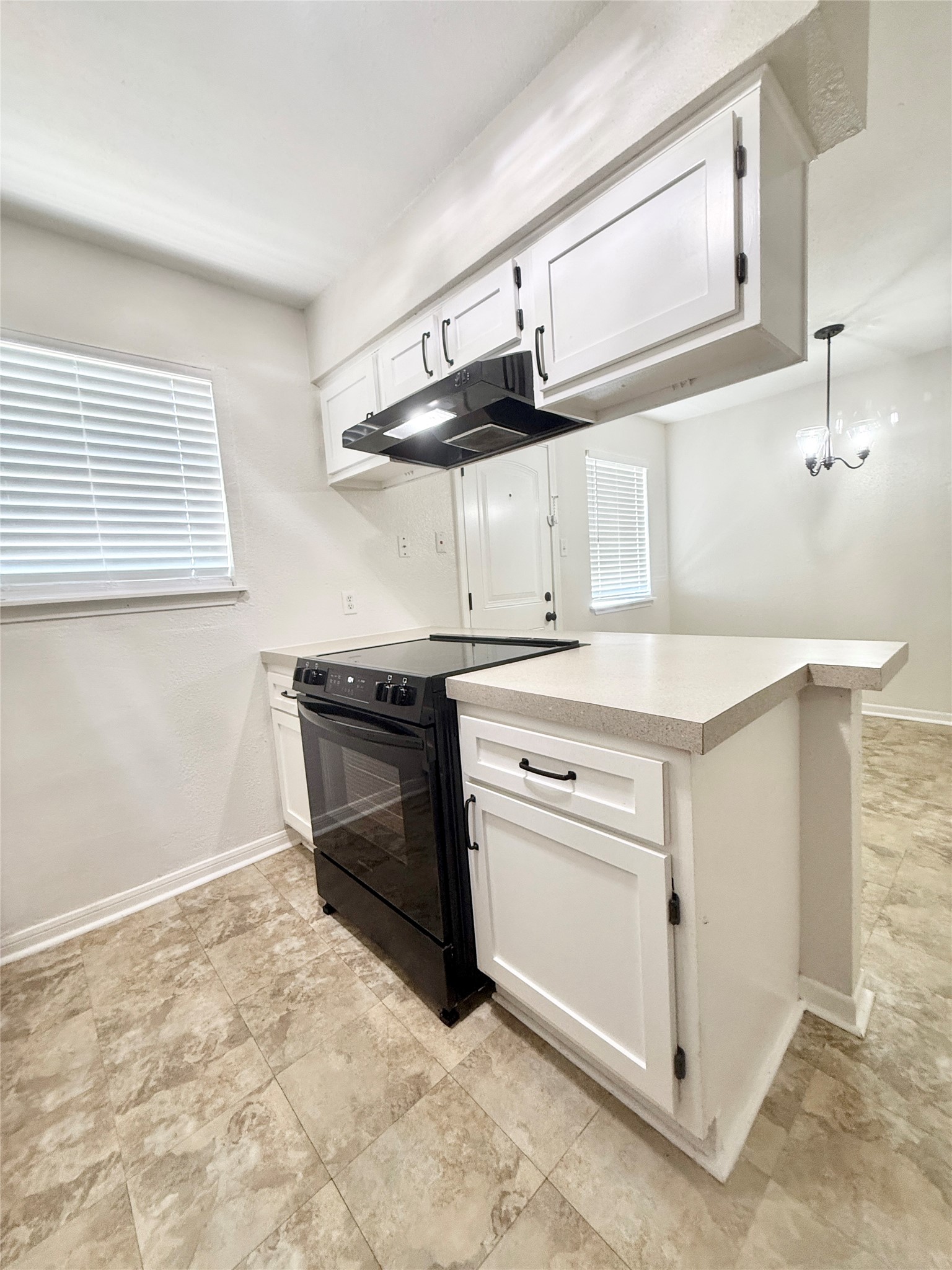 941 South Walker Street Angleton, TX 77515 - Photo 7 of 22