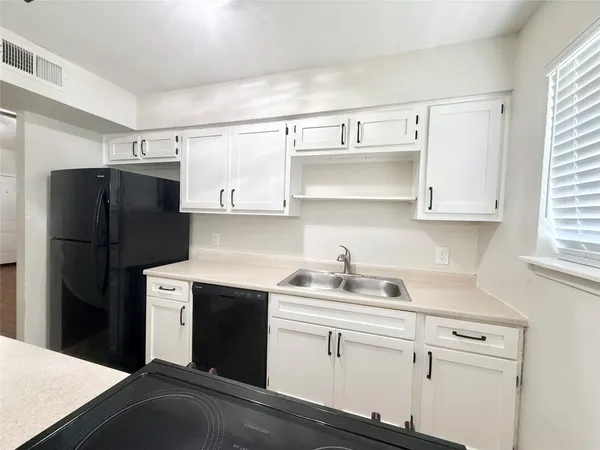 $1,495 | 941 South Walker Street, Angleton, TX 77515