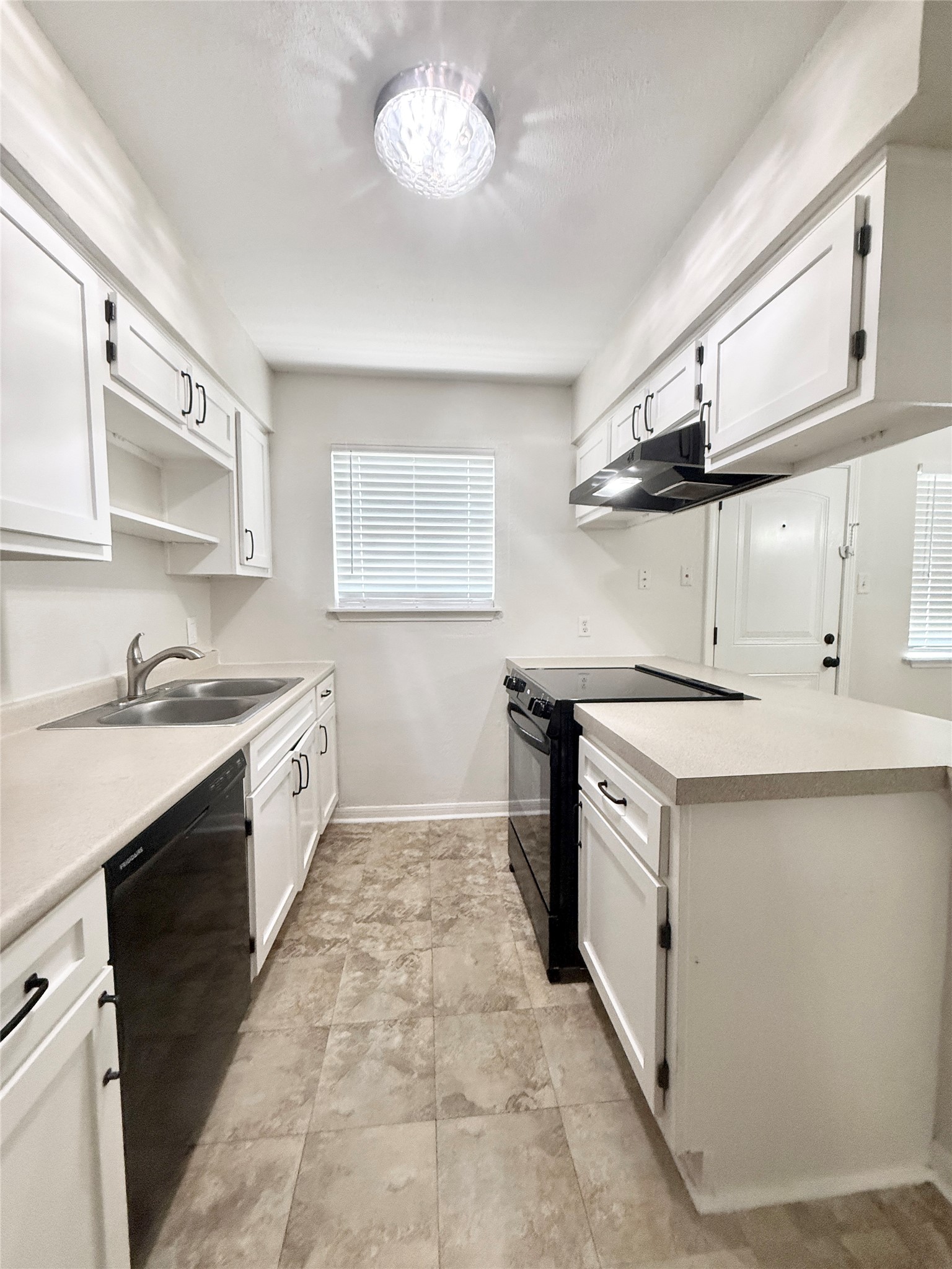 941 South Walker Street Angleton, TX 77515 - Photo 9 of 22