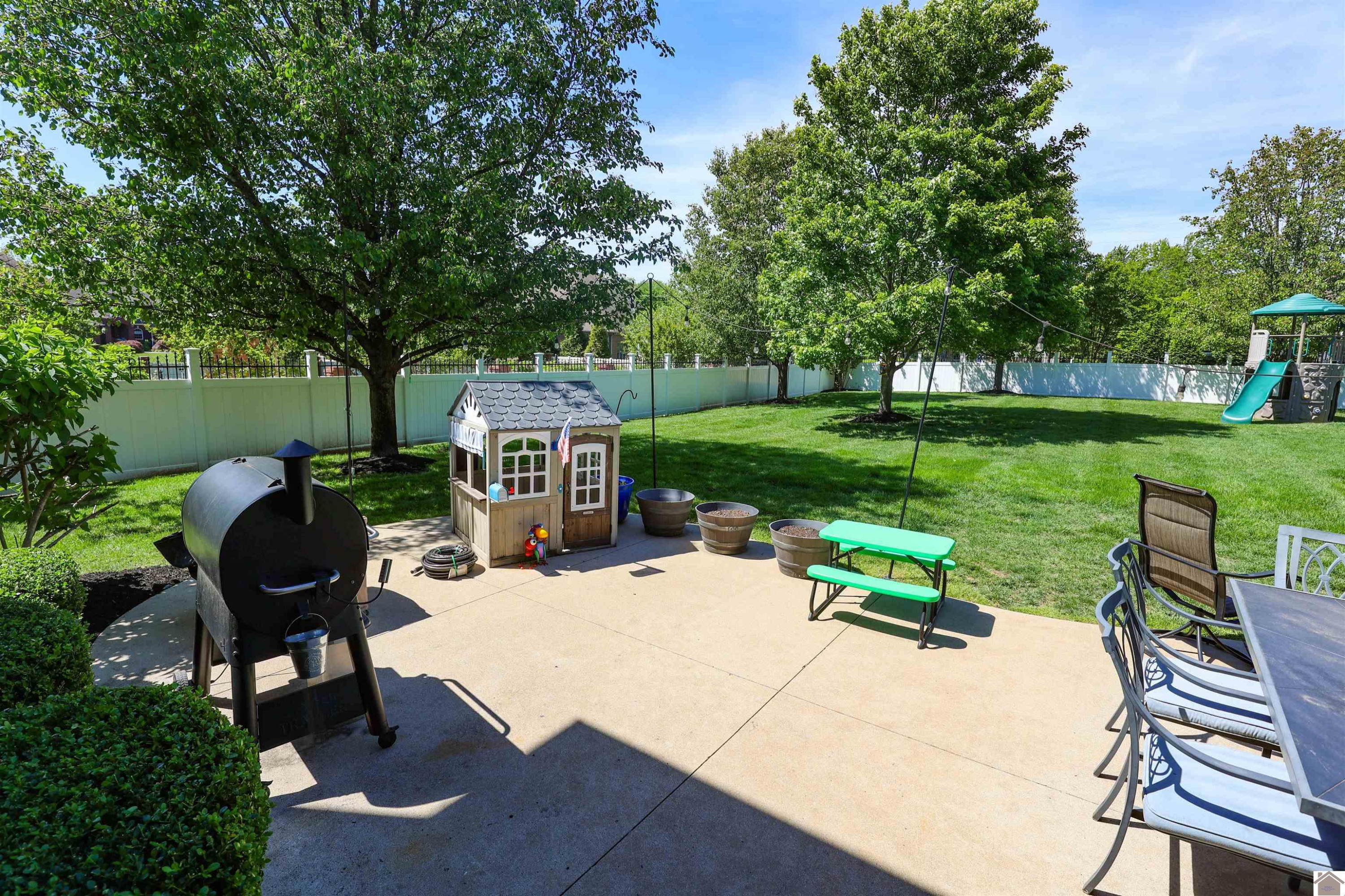 6601 Tuscan Road Paducah, KY 42001 - Photo 11 of 50 Back Patio