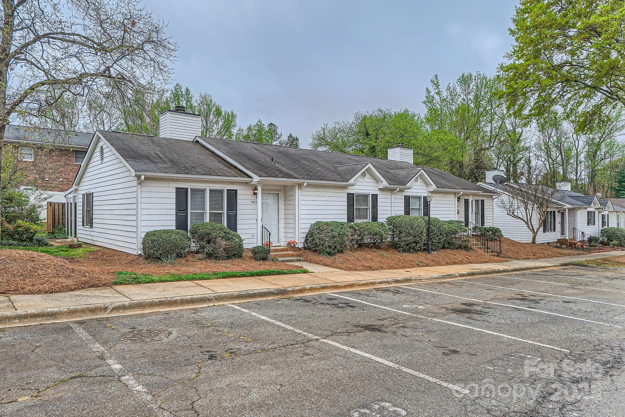 5913 Crape Myrtle Lane Charlotte, NC 28216 - Photo 12 of 12 Gallery Image 12