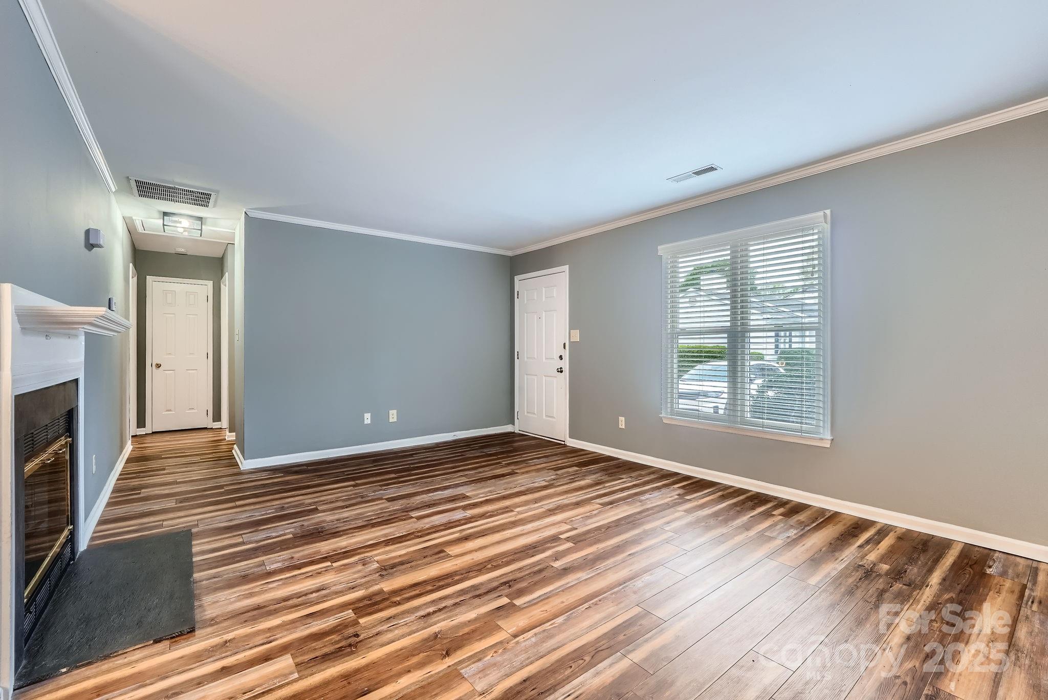 5913 Crape Myrtle Lane Charlotte, NC 28216 - Photo 4 of 12 Gallery Image 4