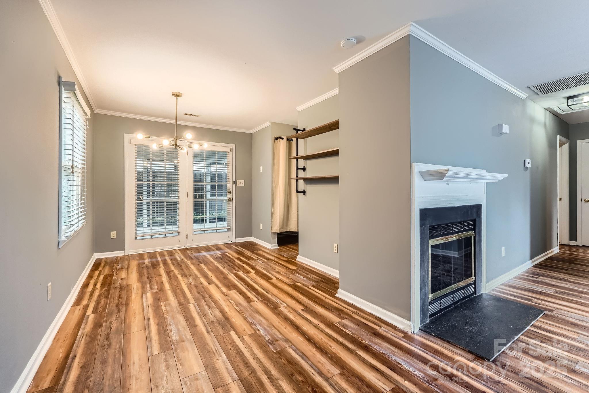 5913 Crape Myrtle Lane Charlotte, NC 28216 - Photo 5 of 12 Gallery Image 5