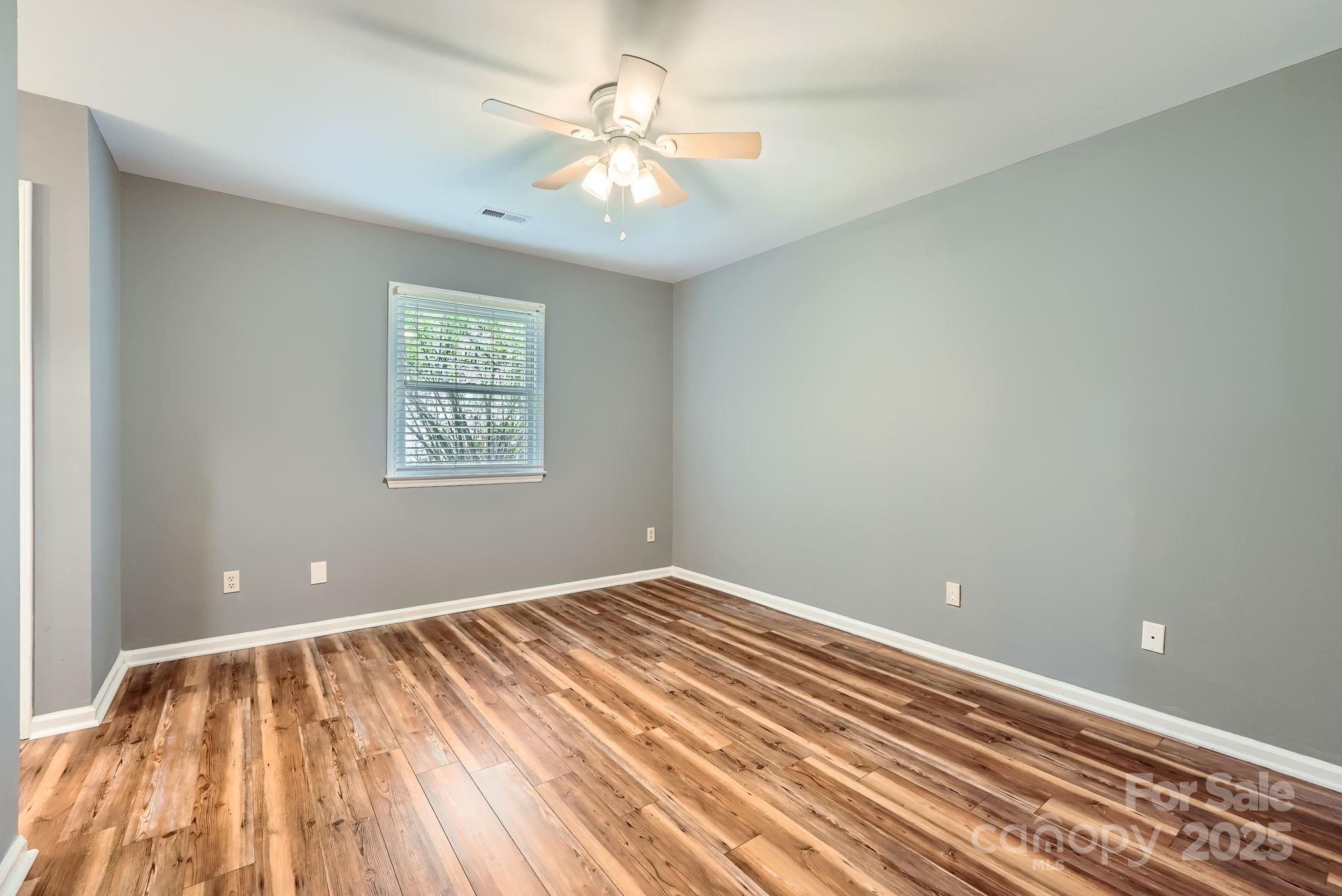 5913 Crape Myrtle Lane Charlotte, NC 28216 - Photo 7 of 12 Gallery Image 7