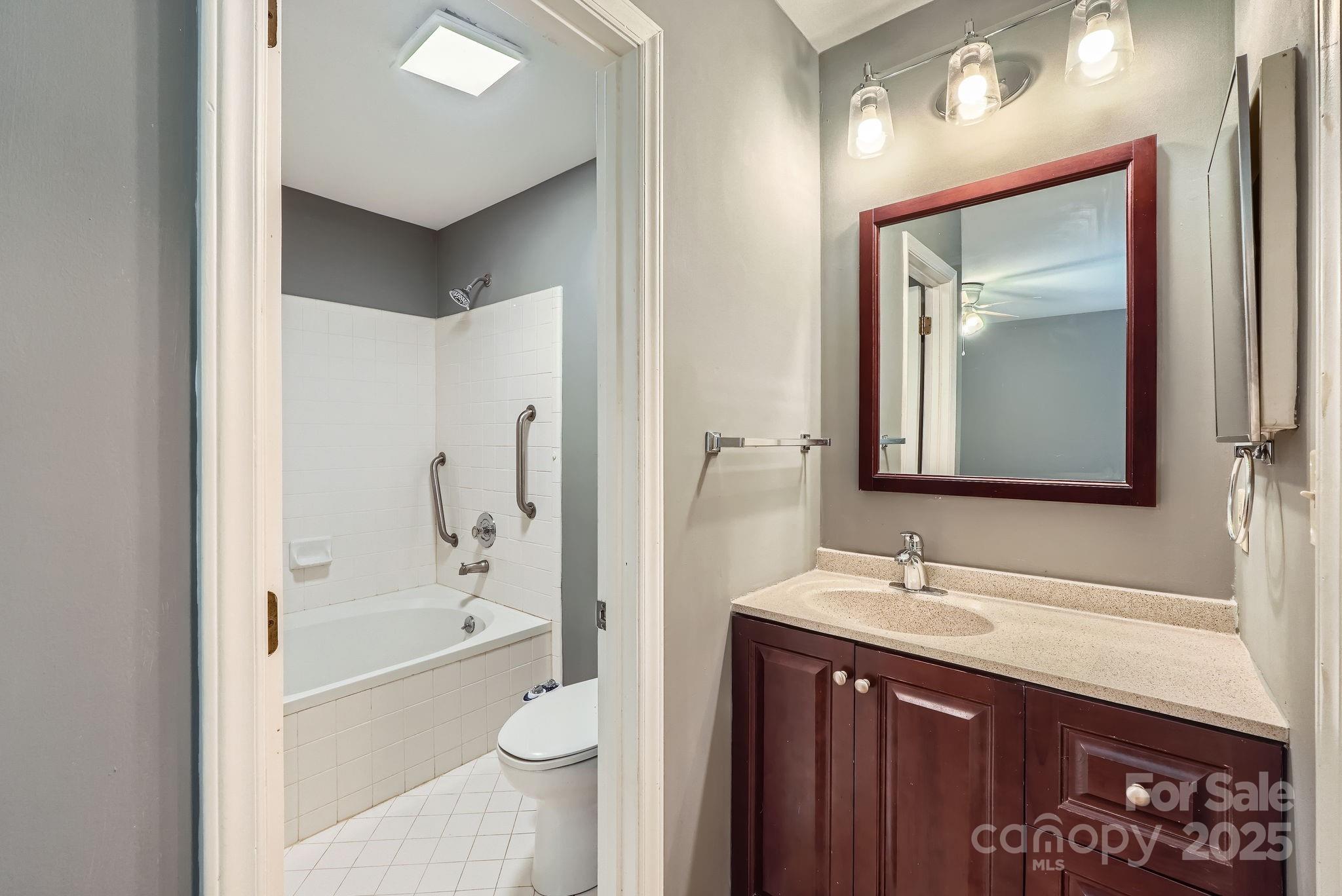 5913 Crape Myrtle Lane Charlotte, NC 28216 - Photo 8 of 12 Gallery Image 8