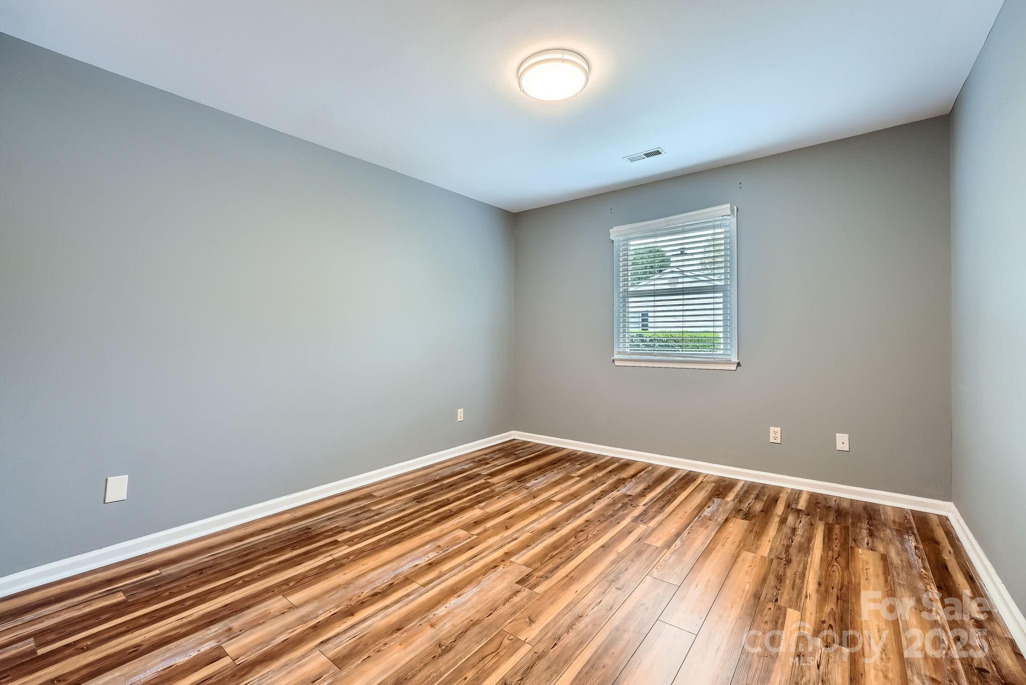 5913 Crape Myrtle Lane Charlotte, NC 28216 - Photo 9 of 12 Gallery Image 9