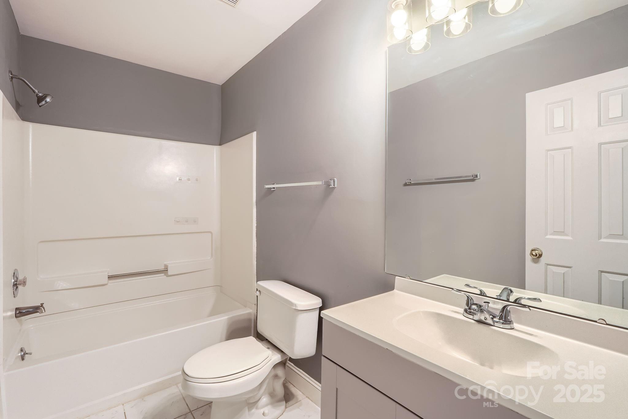 5913 Crape Myrtle Lane Charlotte, NC 28216 - Photo 10 of 12 Gallery Image 10