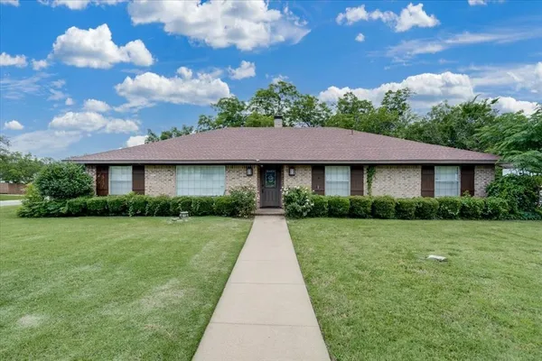 $315,000 | 1706 Stagecoach Drive, Pantego, TX 76013